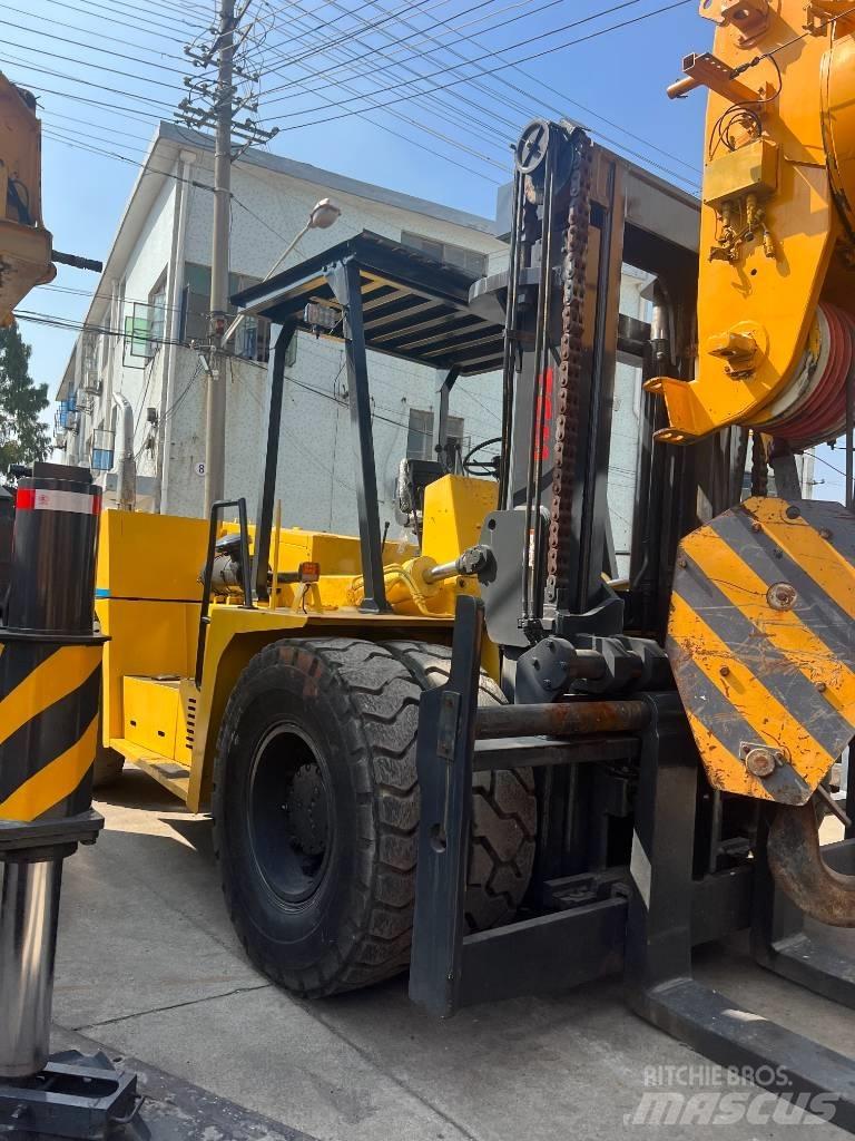 TCM FD250 Τηλεσκοπικοί ανυψωτές