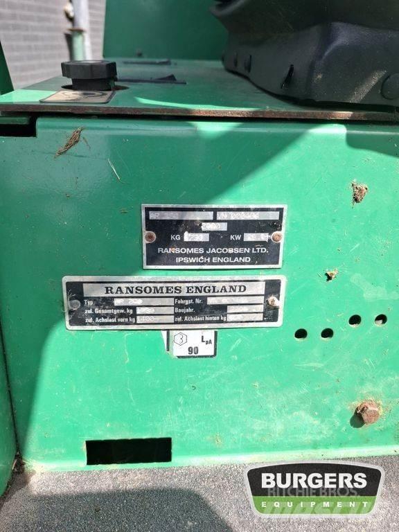 Ransomes AR250 Χορτοκοπτικά με καθιστό χειριστή