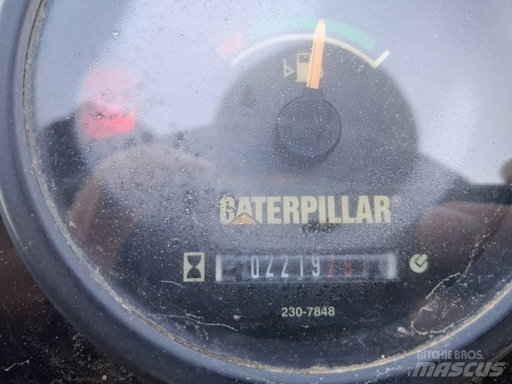 CAT CB 24 Οδοστρωτήρες διπλού κυλίνδρου