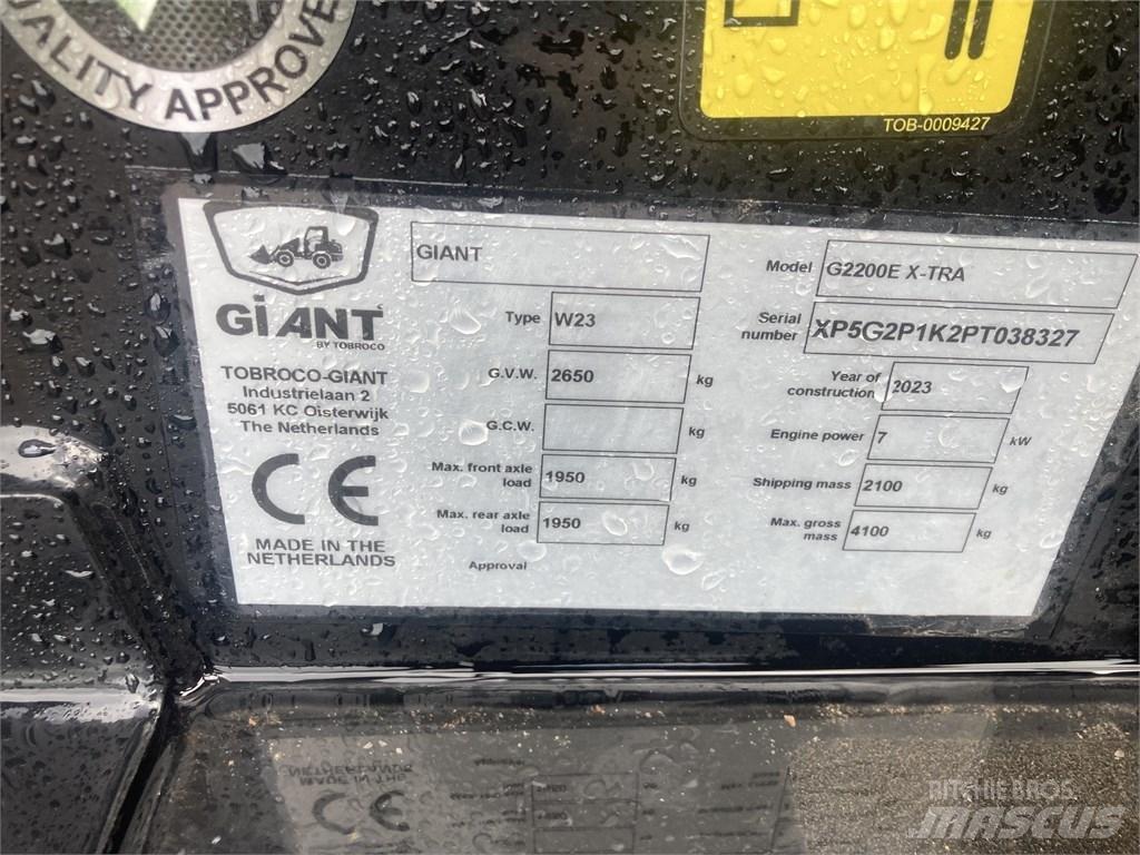 GiANT G2200E Φορτωτές πολλαπλών χρήσεων