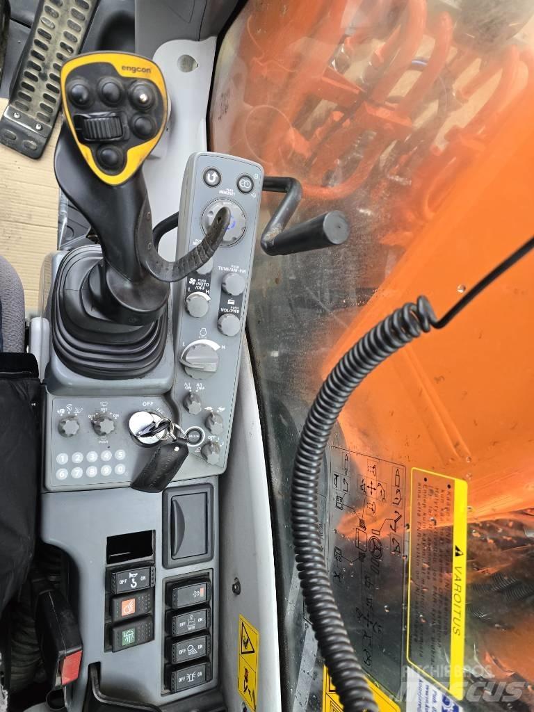 Hitachi ZX 220W-5 Εκσκαφείς με τροχούς - λάστιχα