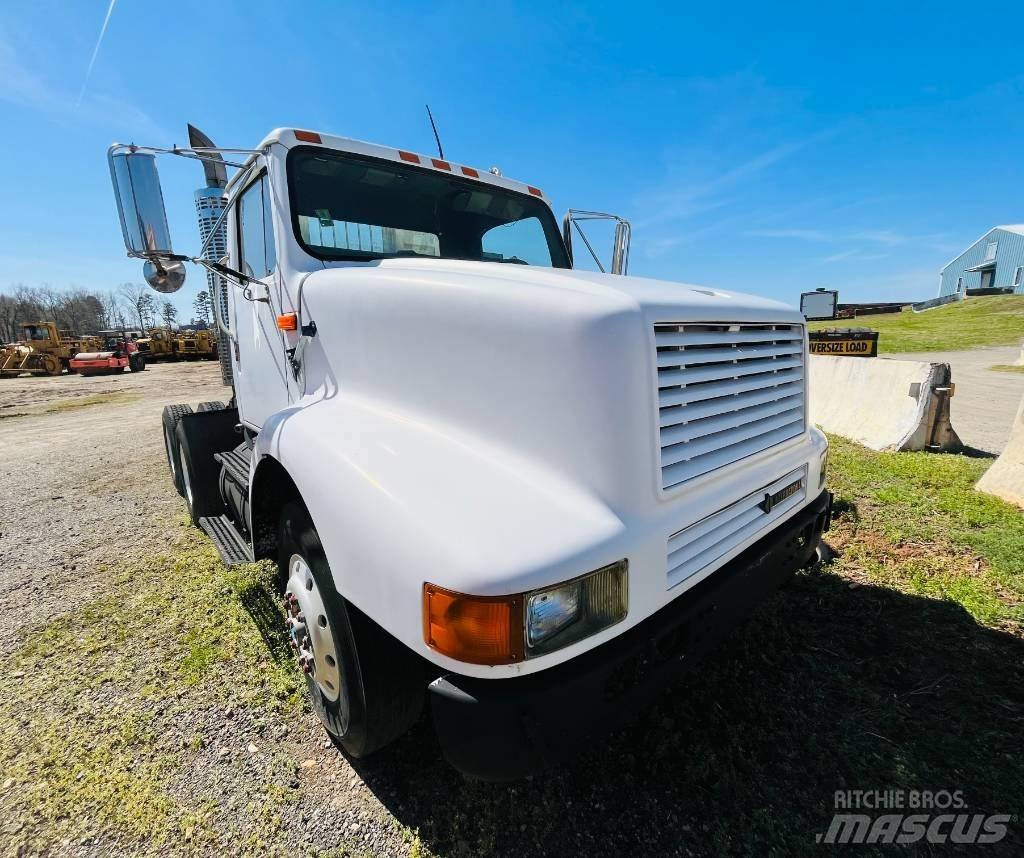 International 8200 Τράκτορες