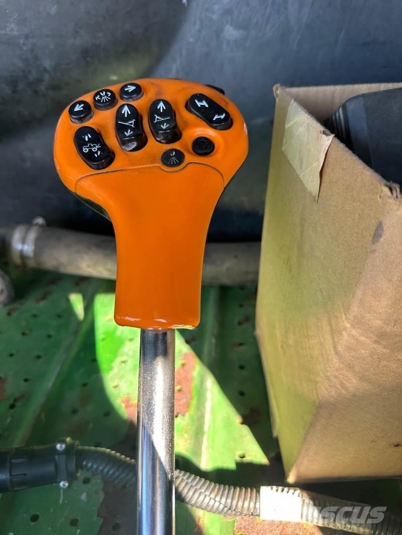 John Deere R952 i Ρυμουλκούμενα ψεκαστικά
