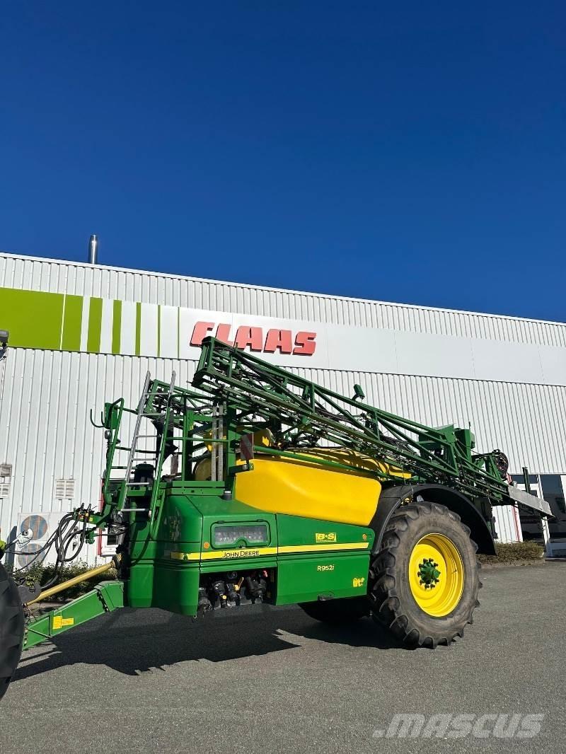 John Deere R952 i Ρυμουλκούμενα ψεκαστικά