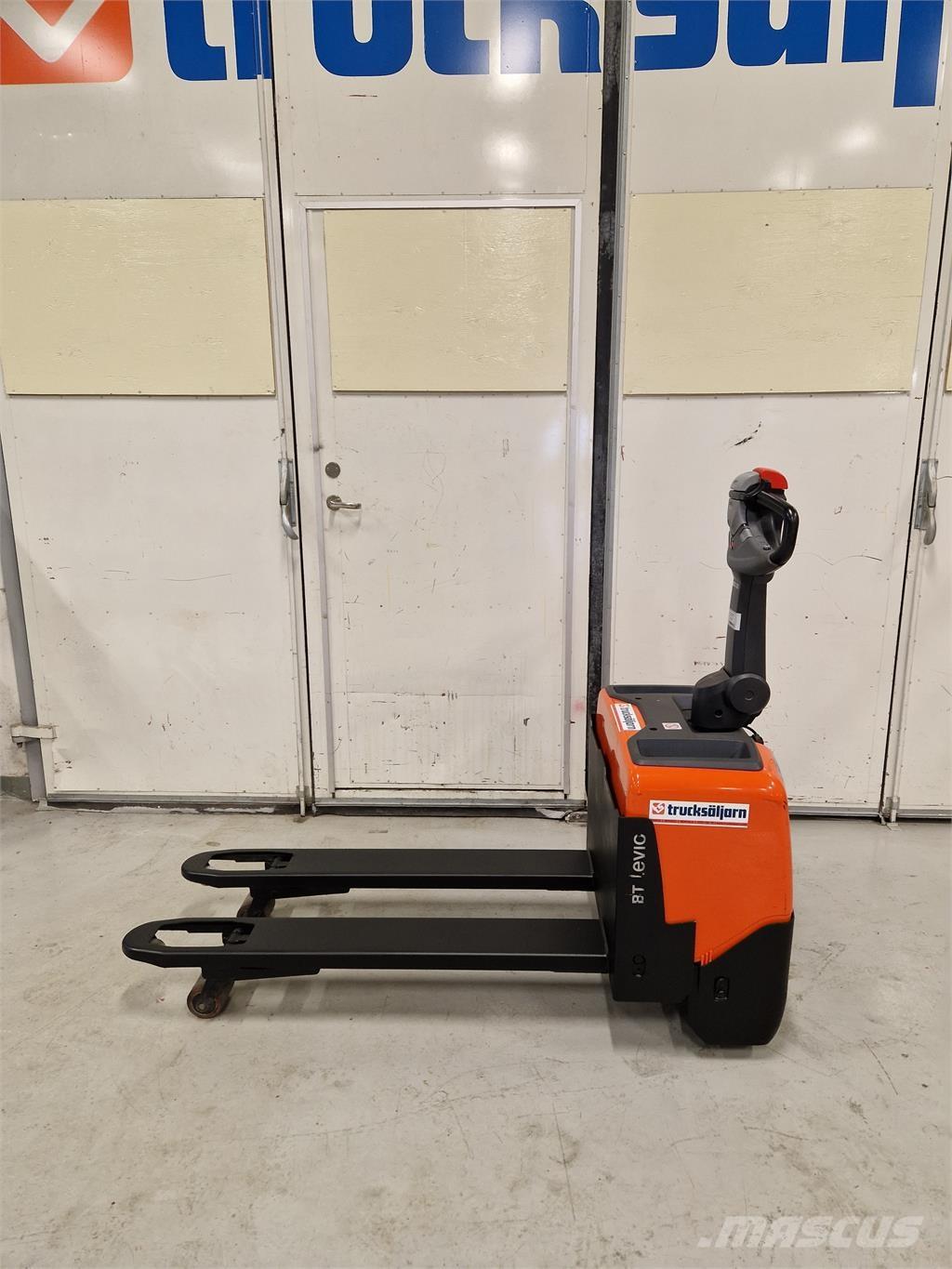 Toyota LWE130 Παλετοφόρα πεζού χειριστή με ιστό