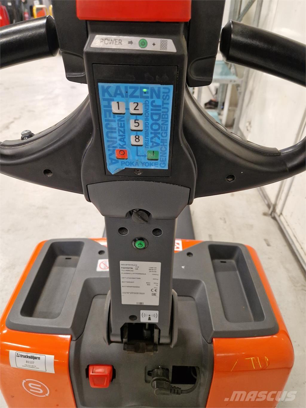 Toyota LWE130 Παλετοφόρα πεζού χειριστή με ιστό