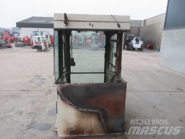 Schaeff HML 22 Καμπίνες και εσωτερικό