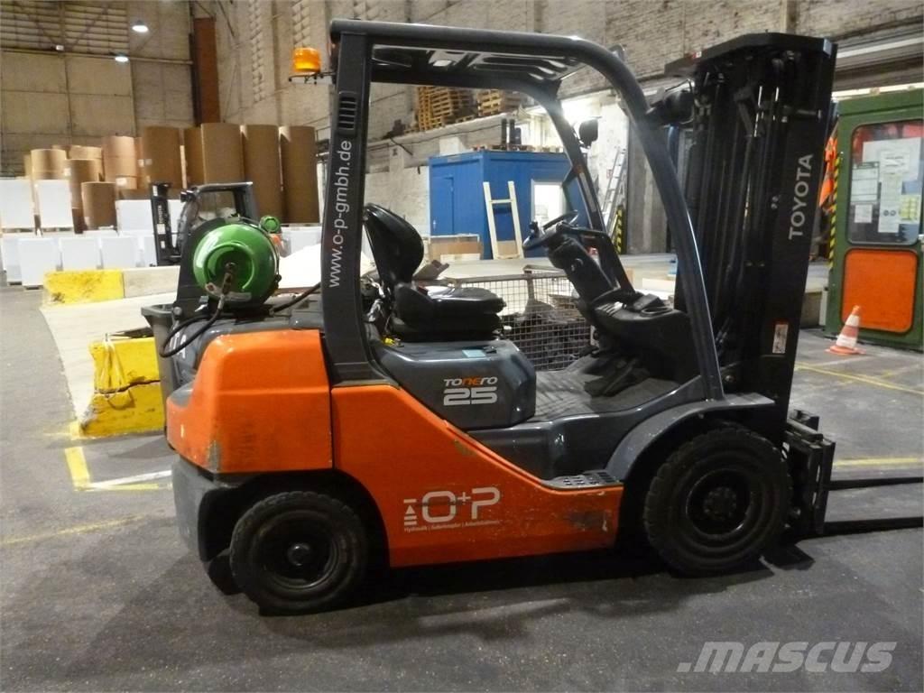 Toyota 02-8FGF25 Περονοφόρα ανυψωτικά κλαρκ με φυσικό αέριο LPG