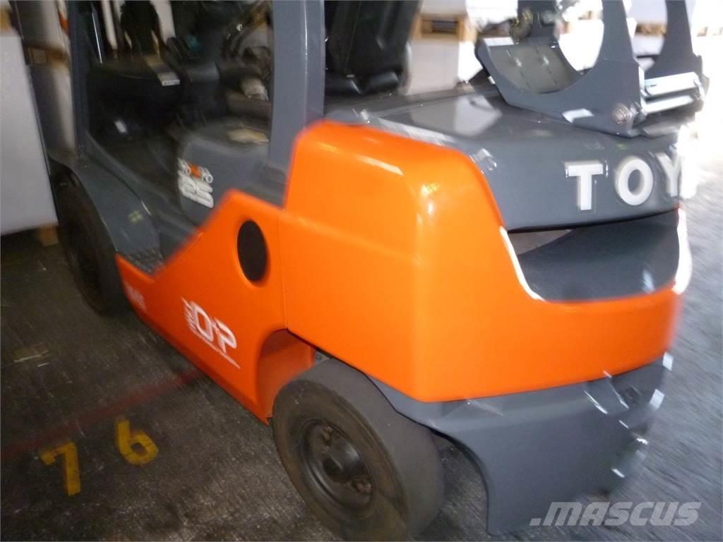 Toyota 02-8FGF25 Περονοφόρα ανυψωτικά κλαρκ με φυσικό αέριο LPG