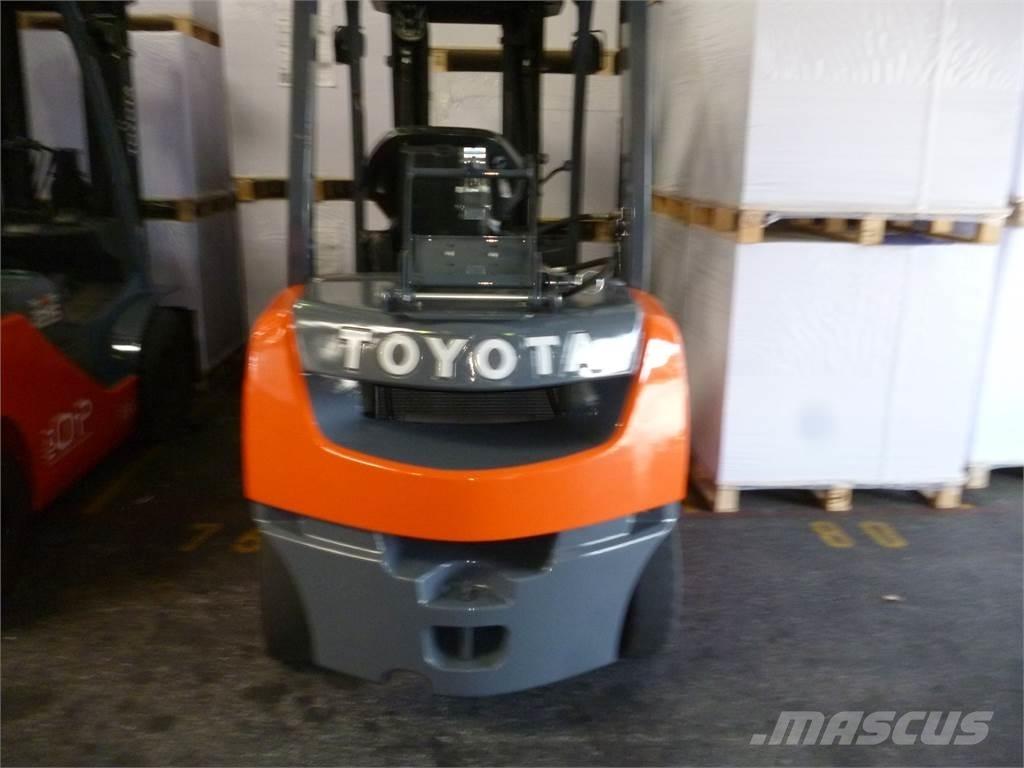 Toyota 02-8FGF25 Περονοφόρα ανυψωτικά κλαρκ με φυσικό αέριο LPG