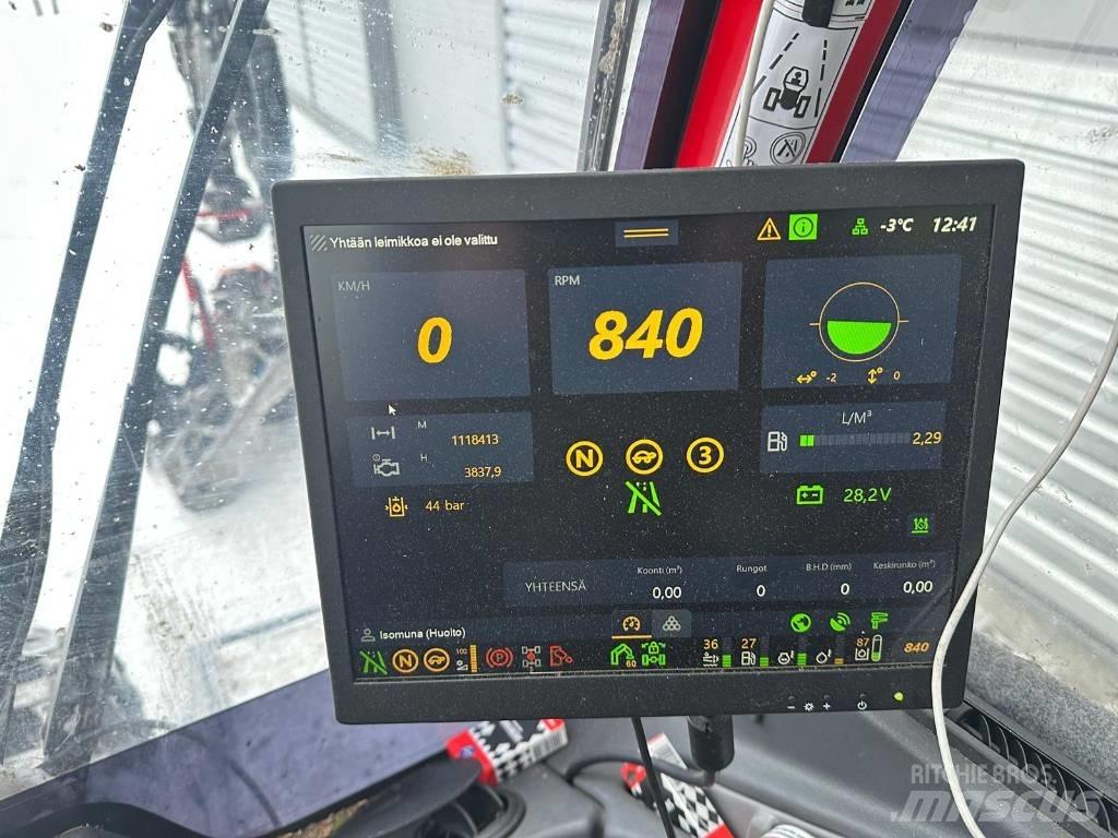 Komatsu 931 XC Θεριζοαλωνιστικές μηχανές