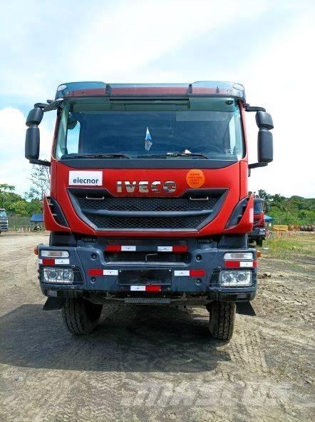 Iveco Trakker 410 Φορτηγά με Γερανό