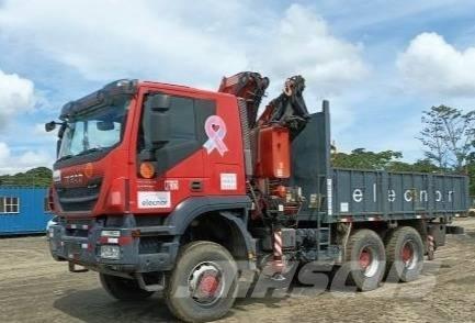 Iveco Trakker 410 Φορτηγά με Γερανό