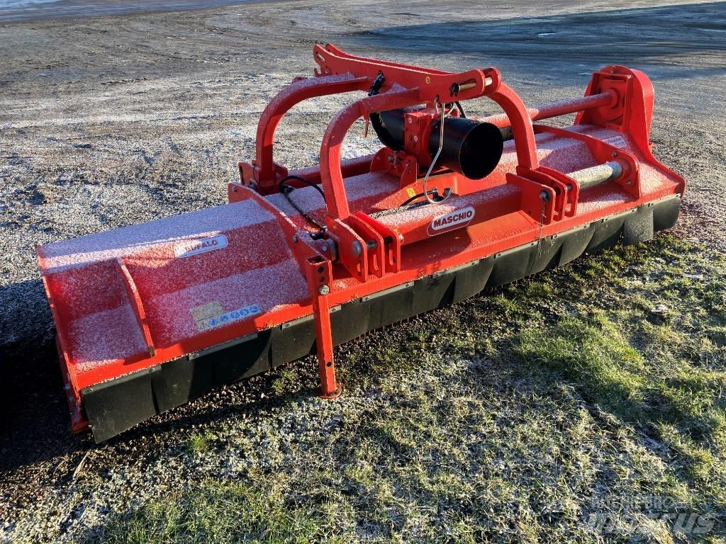 Maschio bufalo 300 Χορτοκοπτικά και κορυφολόγοι βοσκοτόπων