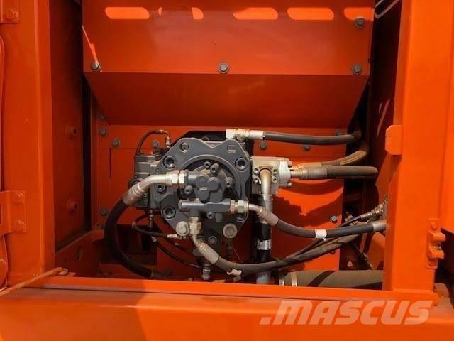 Doosan DX 225 Εκσκαφείς με ερπύστριες