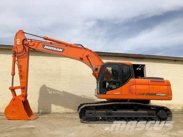 Doosan DX 225 Εκσκαφείς με ερπύστριες