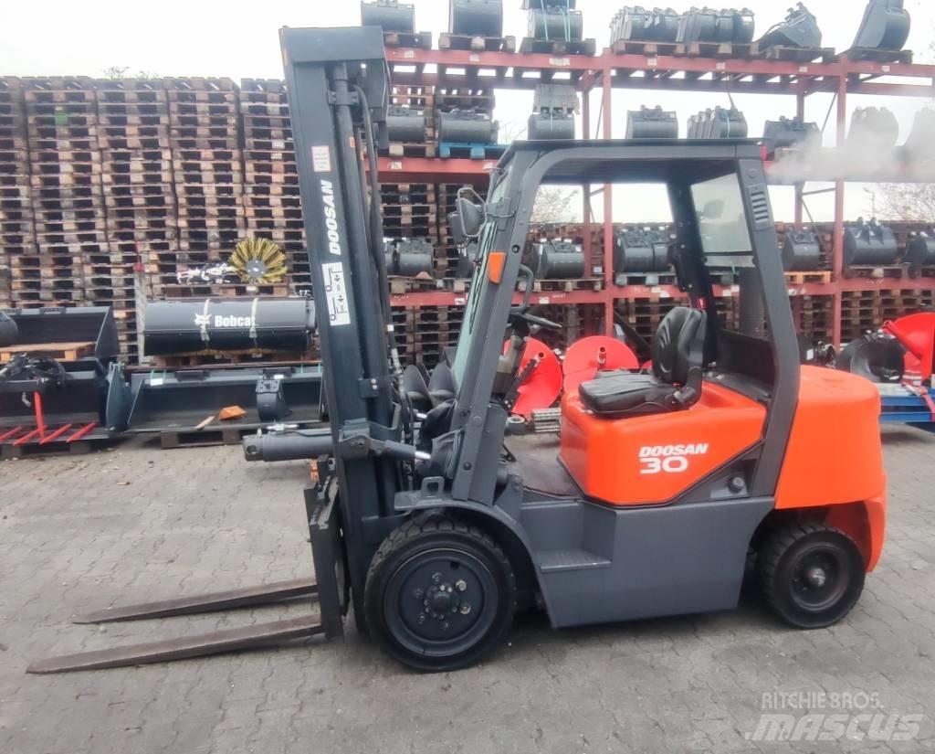 Doosan D 30 G Πετρελαιοκίνητα Κλαρκ