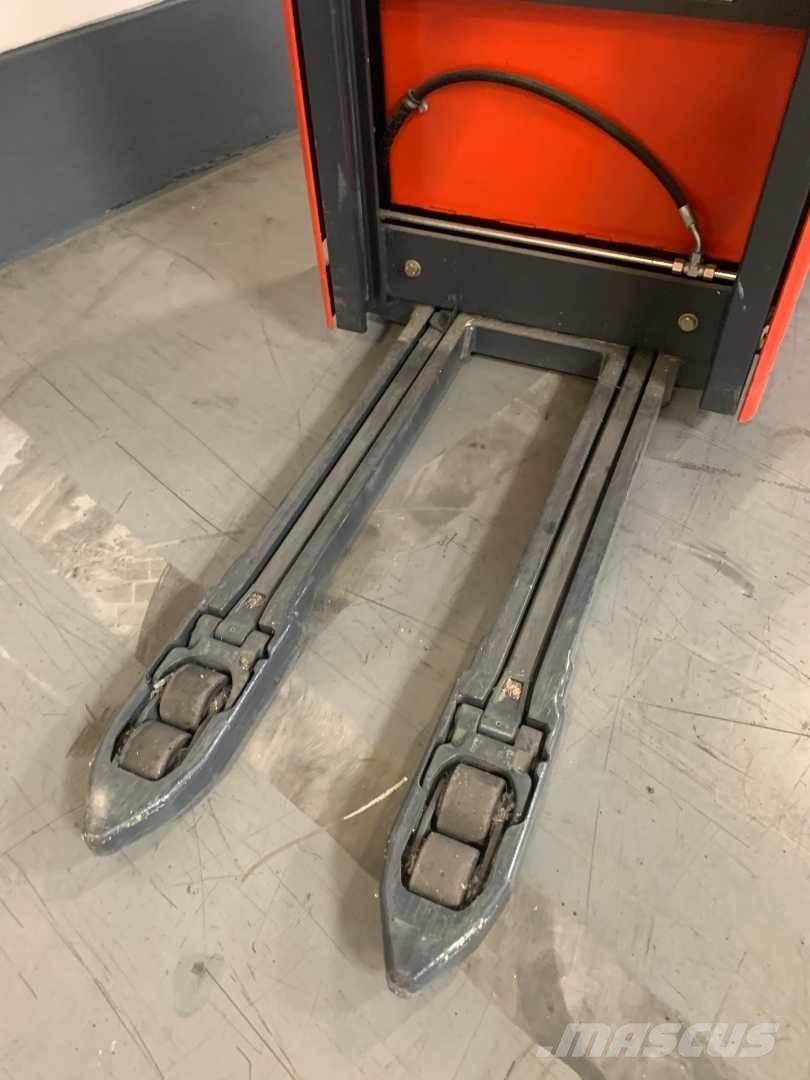Linde L12I Παλετοφόρα πεζού χειριστή με ιστό