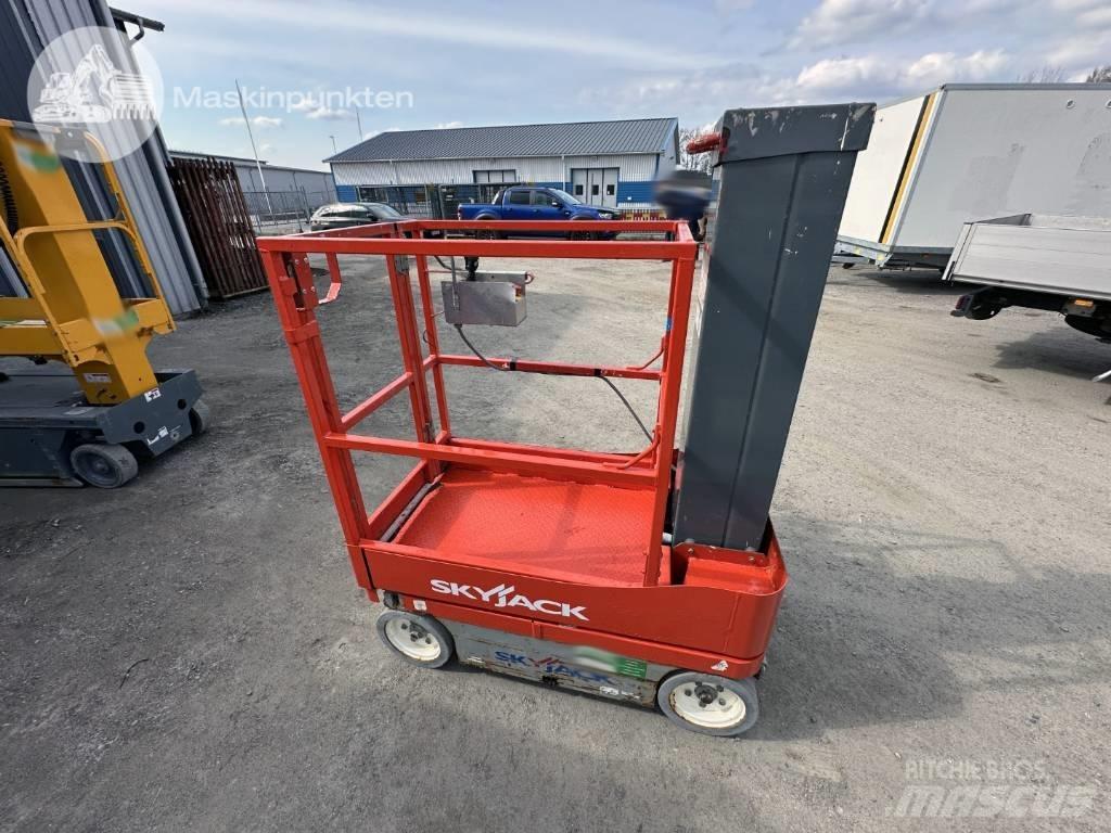 SkyJack SJ 12 Ανυψωτήρες με κατακόρυφους πυλώνες