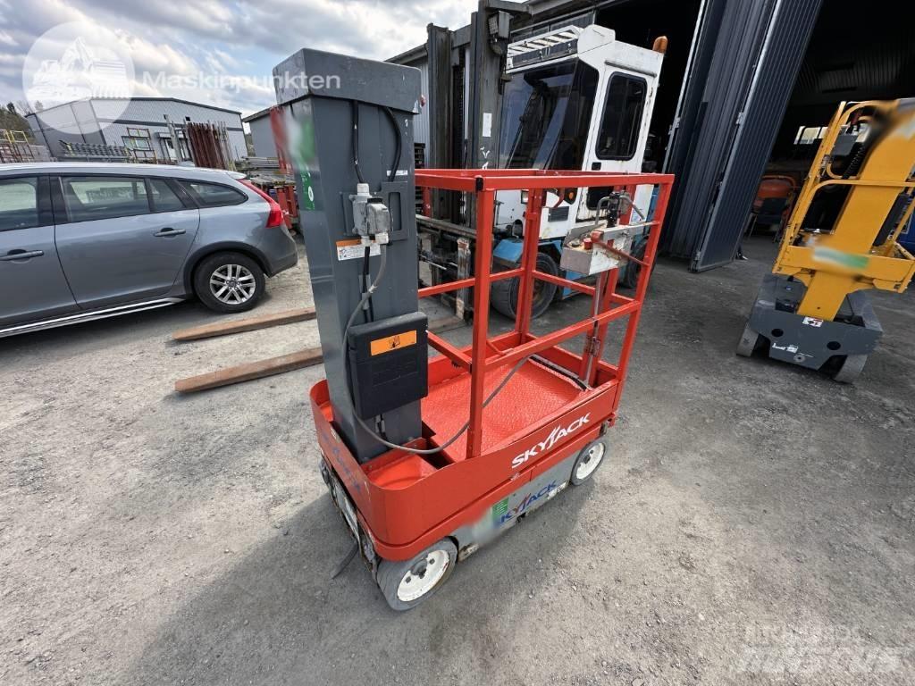 SkyJack SJ 12 Ανυψωτήρες με κατακόρυφους πυλώνες