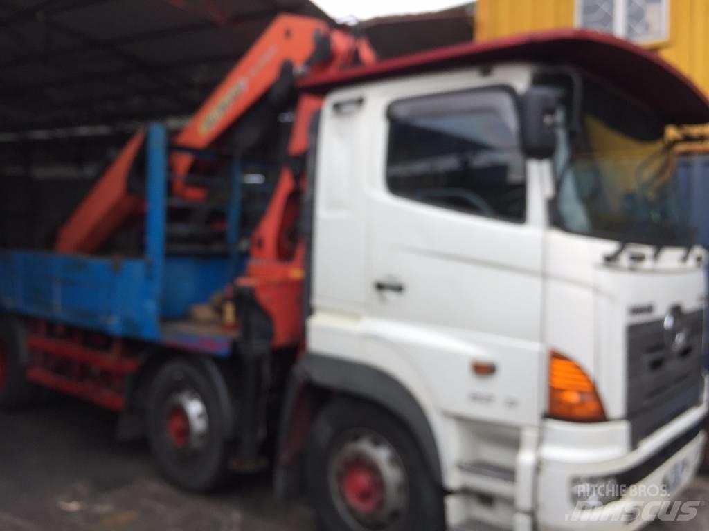Hino 700 FY Φορτηγά με Γερανό