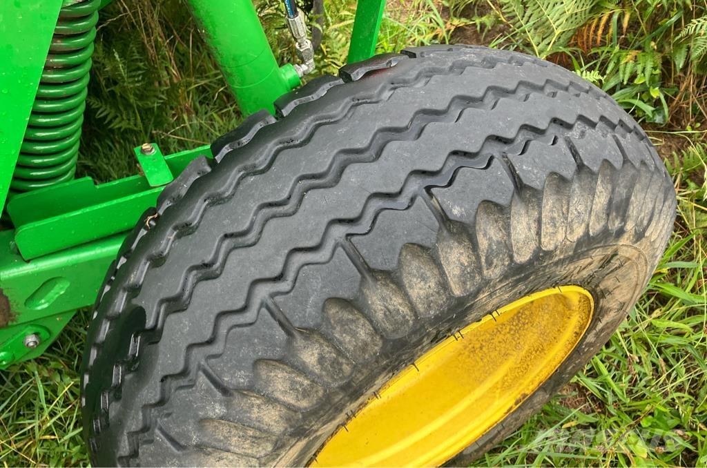 John Deere 1365 Χορτοκοπτικά επιβίβασης και έλξης