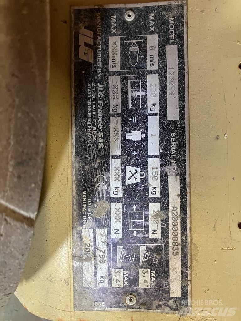 JLG 1230 ES Ανυψωτήρες με κατακόρυφους πυλώνες