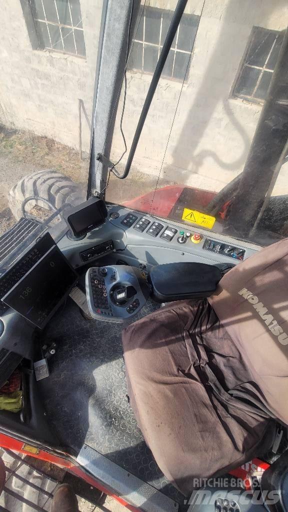 Komatsu 941.1 Θεριζοαλωνιστικές μηχανές