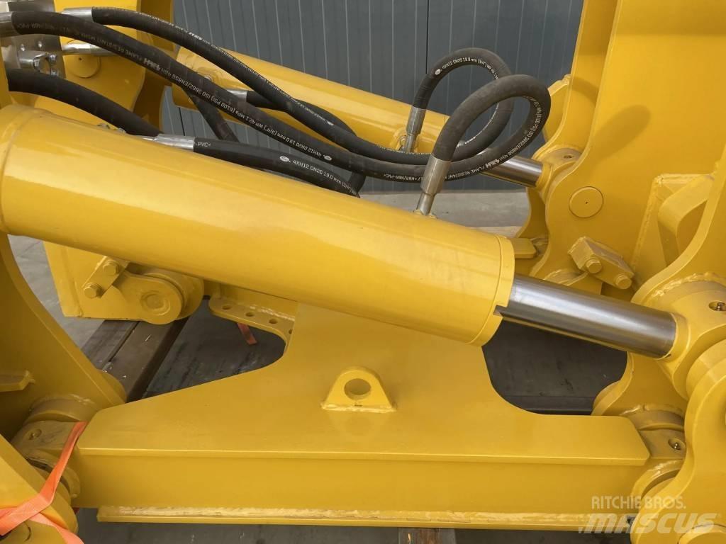 Komatsu D85 Εκχερσωτές