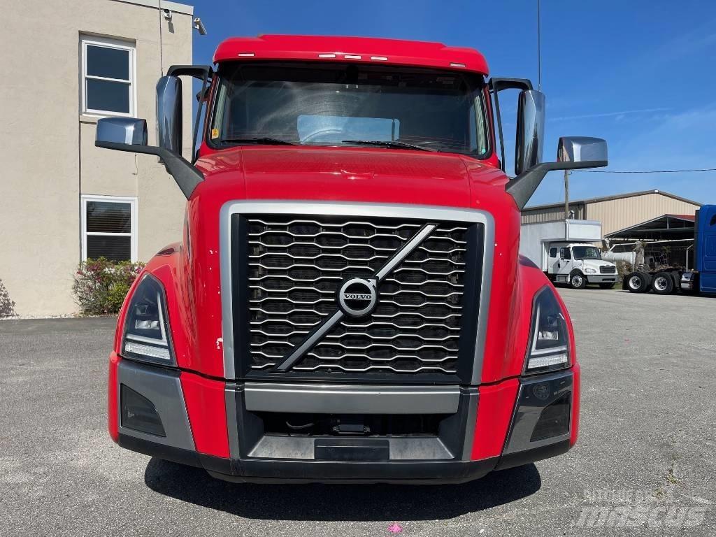 Volvo VNL64T300 Τράκτορες