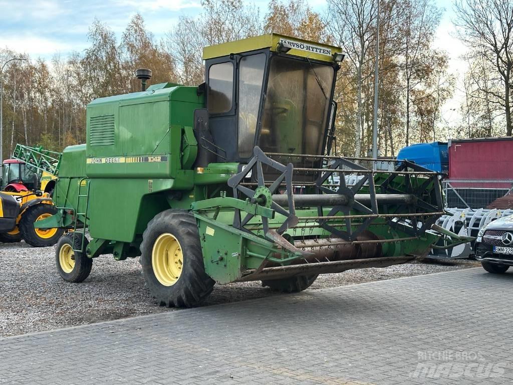 John Deere 1042 Θεριζοαλωνιστικές μηχανές