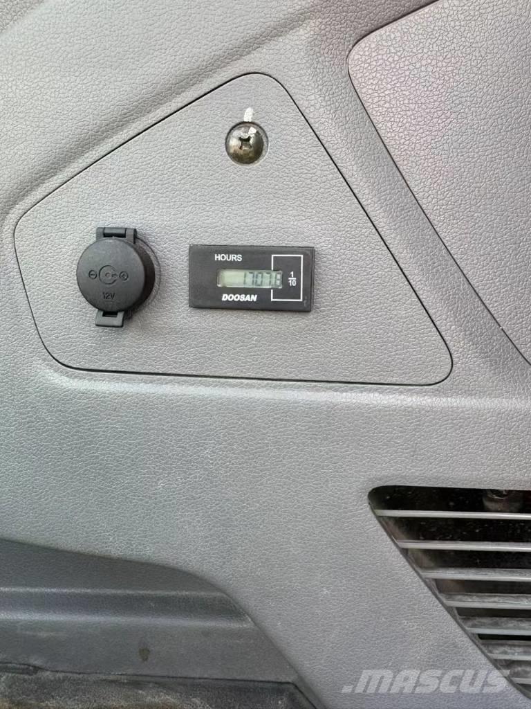 Doosan DX 60 Εκσκαφείς με ερπύστριες