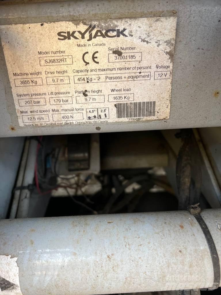 SkyJack SJ 6832 RT Ανυψωτήρες ψαλιδωτής άρθρωσης