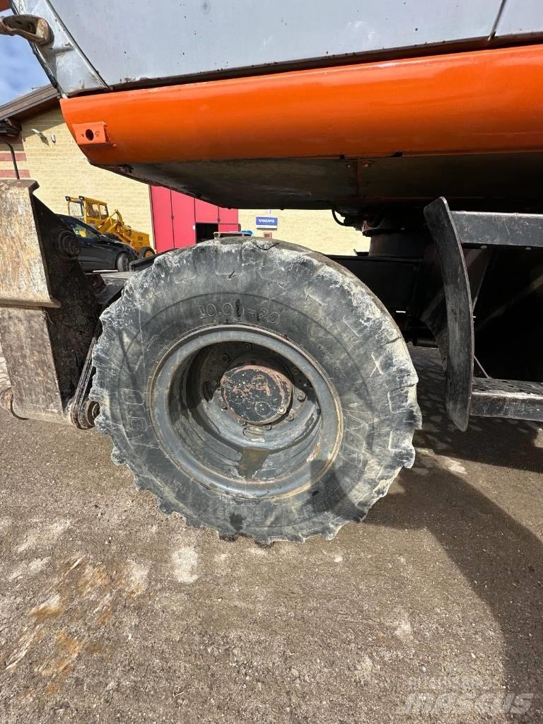 Hitachi EX 165 Εκσκαφείς με τροχούς - λάστιχα