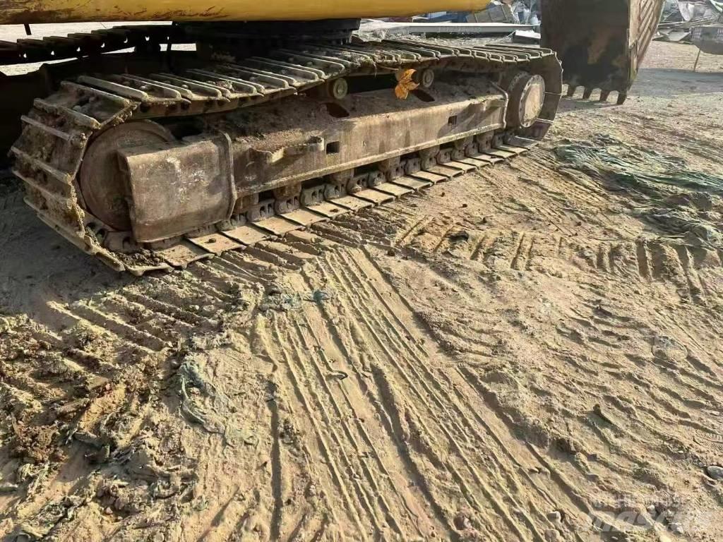 CAT 320 D2 Εκσκαφείς με ερπύστριες
