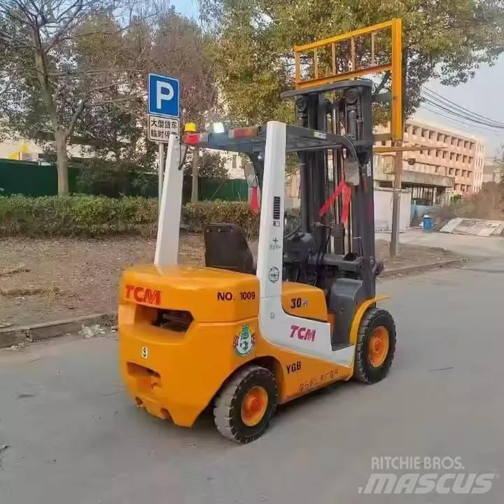 TCM 30 Ανυψωτικά στενών δρόμων