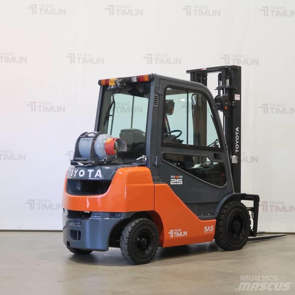Toyota 02-8FGF25 Περονοφόρα ανυψωτικά κλαρκ με φυσικό αέριο LPG