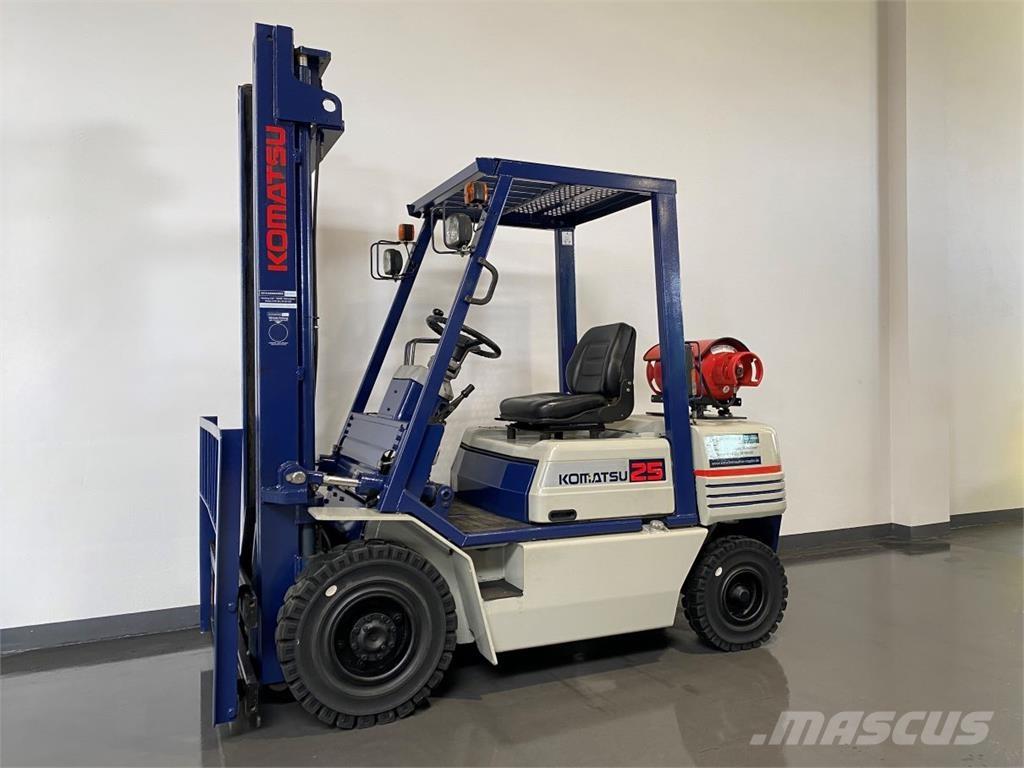 Komatsu FG25T-11E Περονοφόρα ανυψωτικά κλαρκ με φυσικό αέριο LPG