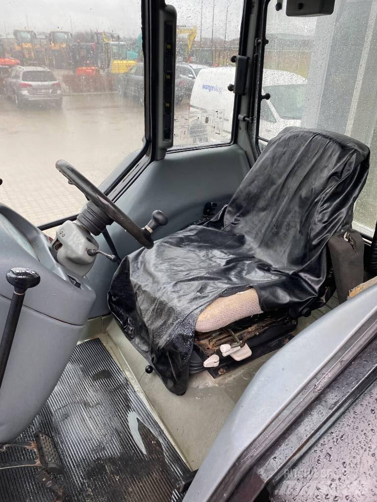 Valtra 700-4 Τρακτέρ