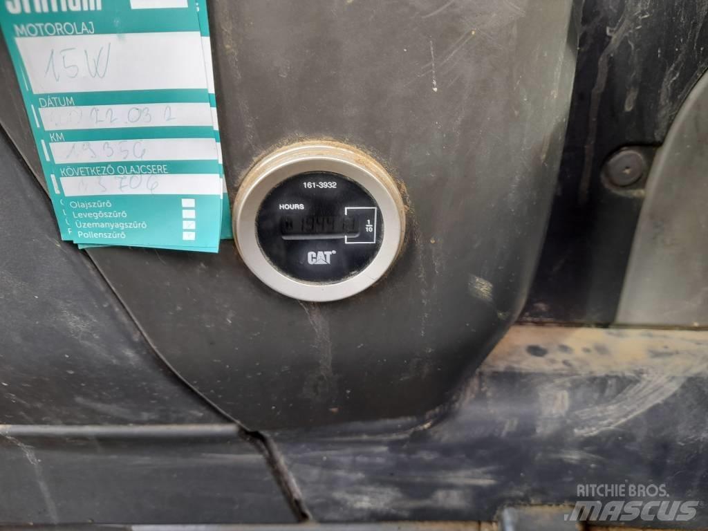 CAT 323 D Εκσκαφείς με ερπύστριες