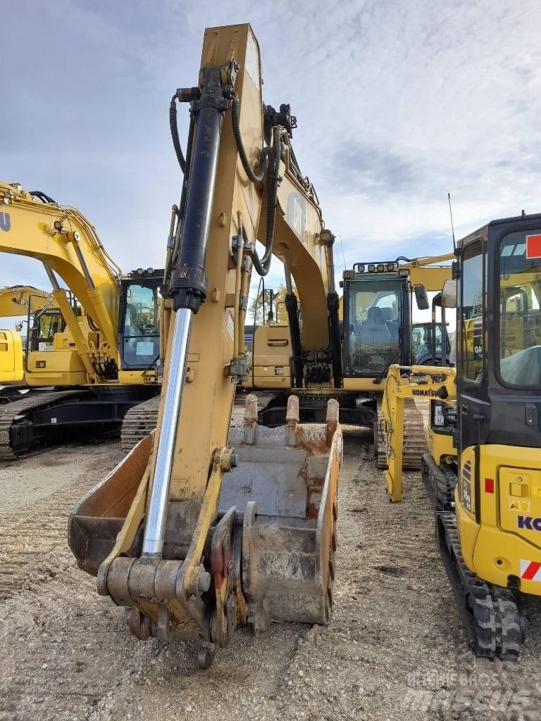 CAT 323 D Εκσκαφείς με ερπύστριες