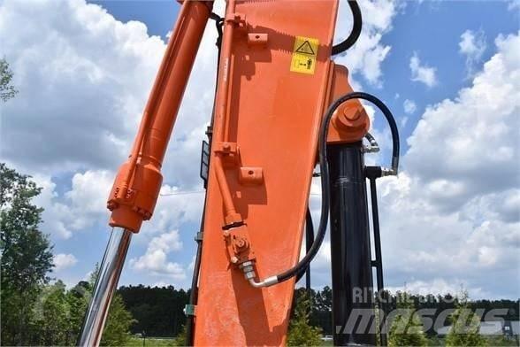 Hitachi ZX 135 Εκσκαφείς με ερπύστριες