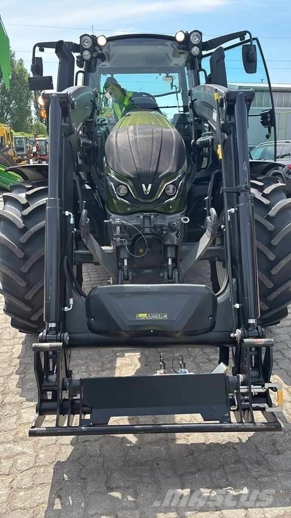 Valtra G135 Τρακτέρ