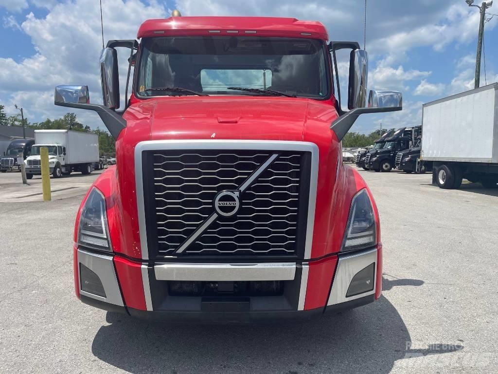 Volvo VNL64T300 Τράκτορες