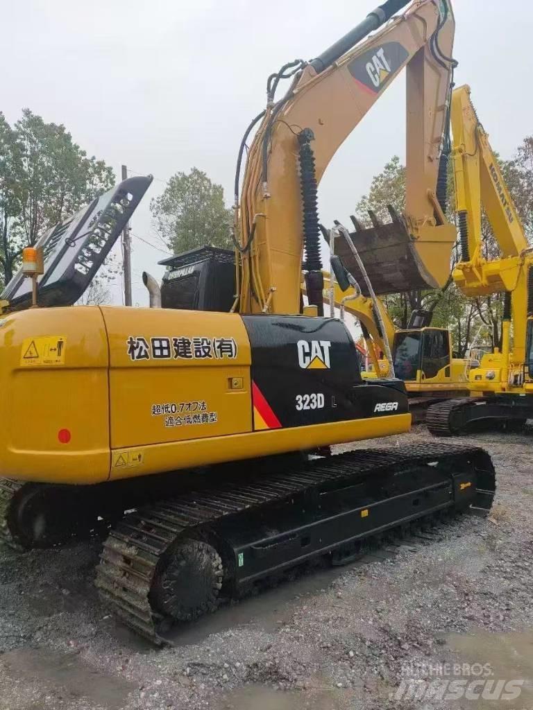 CAT 323D2 Εκσκαφείς με ερπύστριες