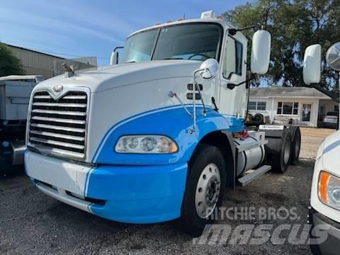 Mack CXN613 Τράκτορες