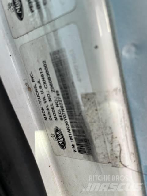 Mack CXN613 Τράκτορες