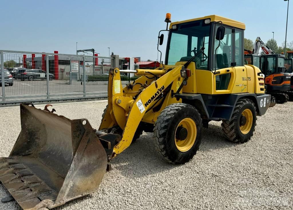 Komatsu WA 75 Φορτωτές με λάστιχα (Τροχοφόροι)