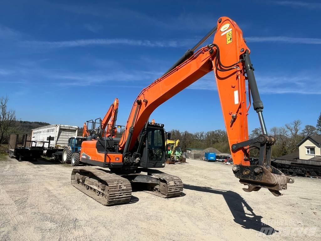 Doosan DX 225 Εκσκαφείς με ερπύστριες