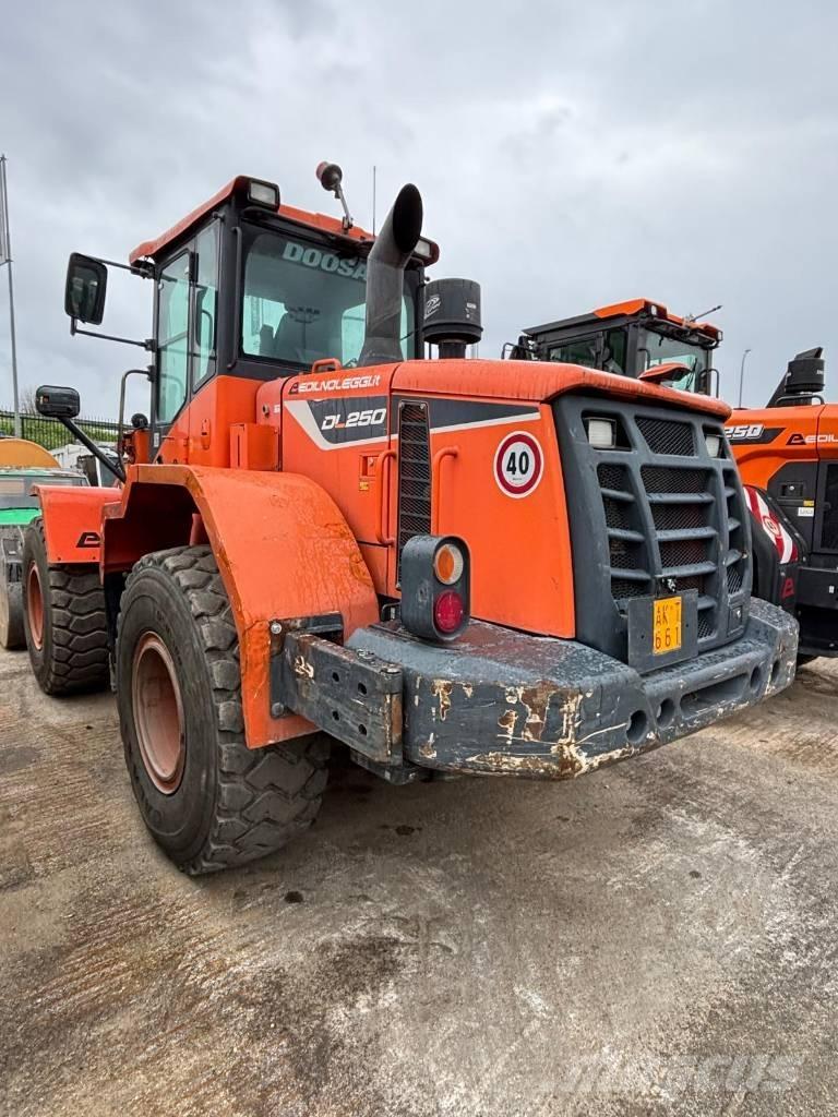 Doosan DL 250 Φορτωτές με λάστιχα (Τροχοφόροι)